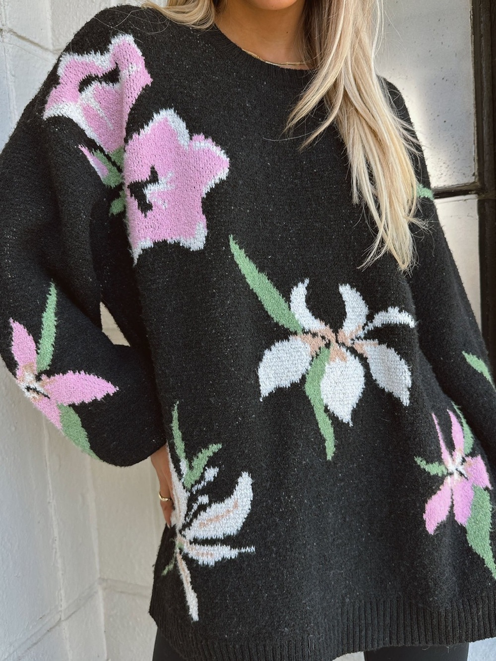 Show Me Your Mumu Summit Tunic Sweater black floral size large